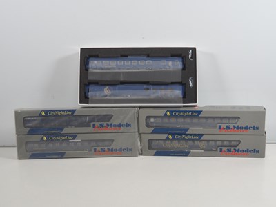 Lot 33 - LS MODELS group of HO gauge Swiss Outline twin...