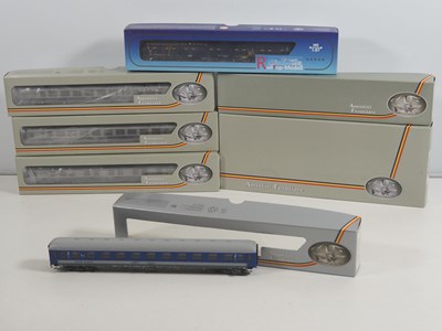 Lot 34 - AMINTIRI FEROVIARE group of HO gauge Romanian...