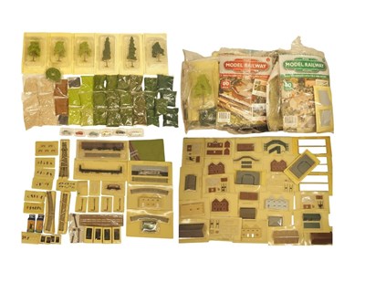 Lot 158 - A large quantity of building parts and scenic...