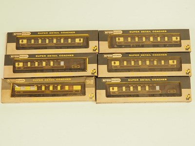Lot 162 - A group of WRENN OO gauge Pullman coaches, all...