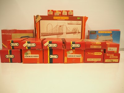 Lot 167 - A quantity of HORNBY / TRIANG HORNBY OO gauge...