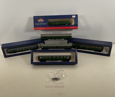Lot 171 - An unboxed/part boxed BACHMANN OO gauge 4-car...