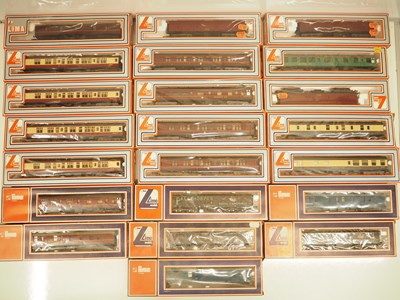 Lot 200 - A large group of OO gauge LIMA passenger...