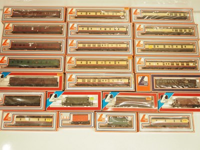 Lot 201 - A large group of OO gauge LIMA passenger...