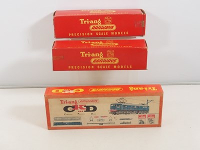 Lot 209 - A pair of TRIANG OO gauge class EM2 electric...
