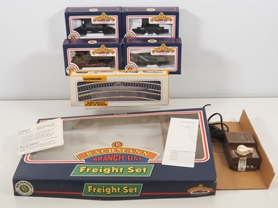 Lot 232 - BACHMANN OO gauge 30-200 London Transport...