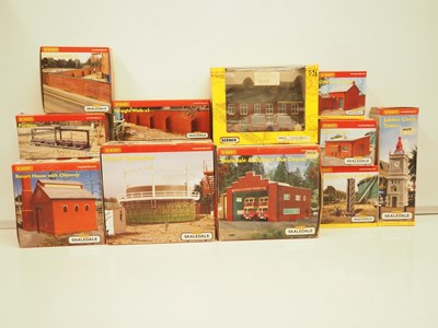 Lot 238 - A group of OO gauge mostly HORNBY SKALEDALE...