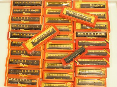 Lot 248 - A group of HORNBY / TRIANG HORNBY OO gauge...
