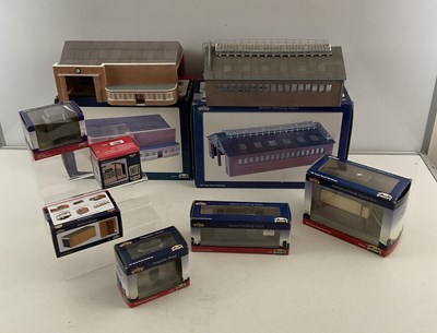 Lot 256 - A group of BACHMANN OO gauge Scenecraft resin...