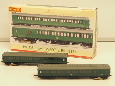 Lot 262 - HORNBY R3162X OO gauge 2-BIL 2 car electric...