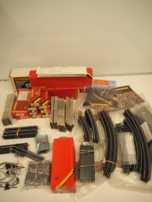 Lot 263 - A very large quantity of OO gauge track,...