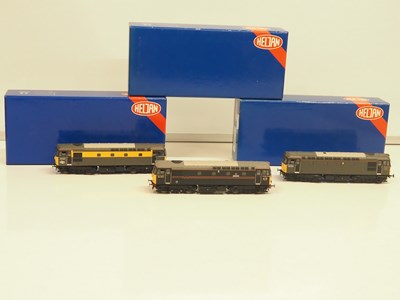 Lot 304 - A group of OO gauge class 33 diesel...