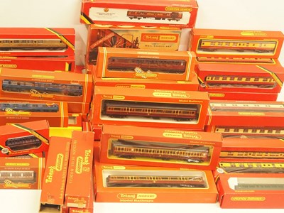 Lot 319 - A large group of HORNBY / TRIANG HORNBY OO...
