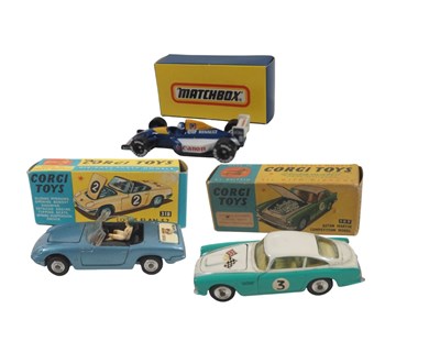 Lot 530 - A mixed group of diecast racing cars by CORGI,...