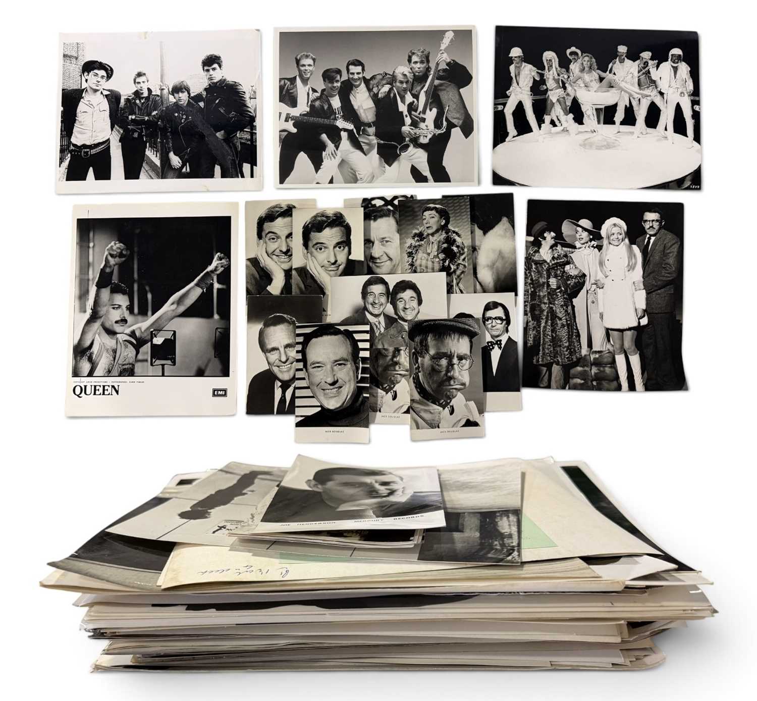 Lot 14 - A collection of c.150+ black and white...