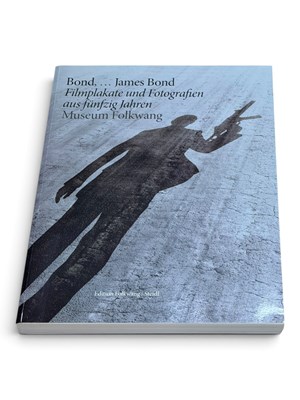 Lot 510 - JAMES BOND Filmplakate und Fotografien aus...
