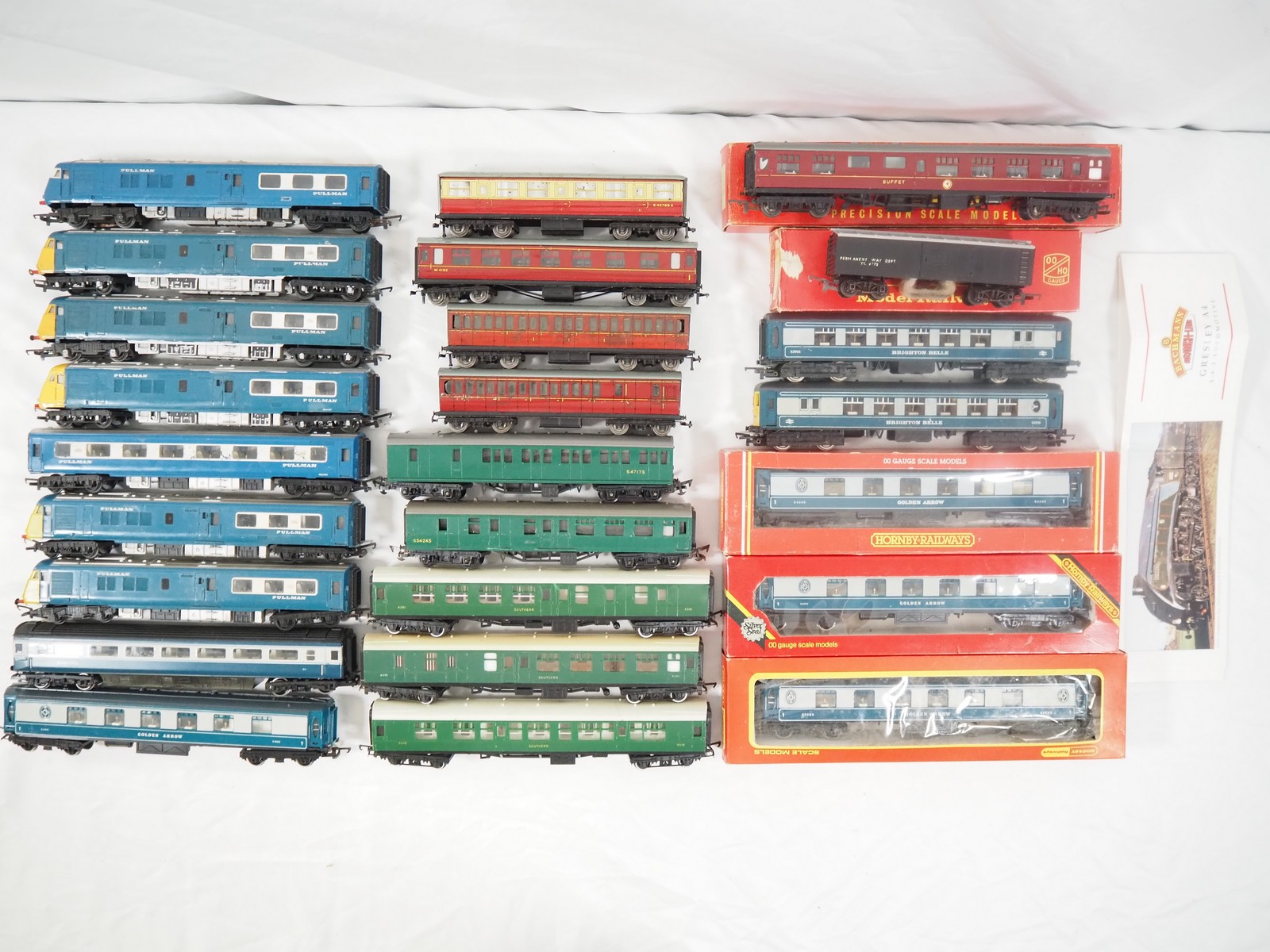 Lot 210 - OO gauge passenger and multiple units to