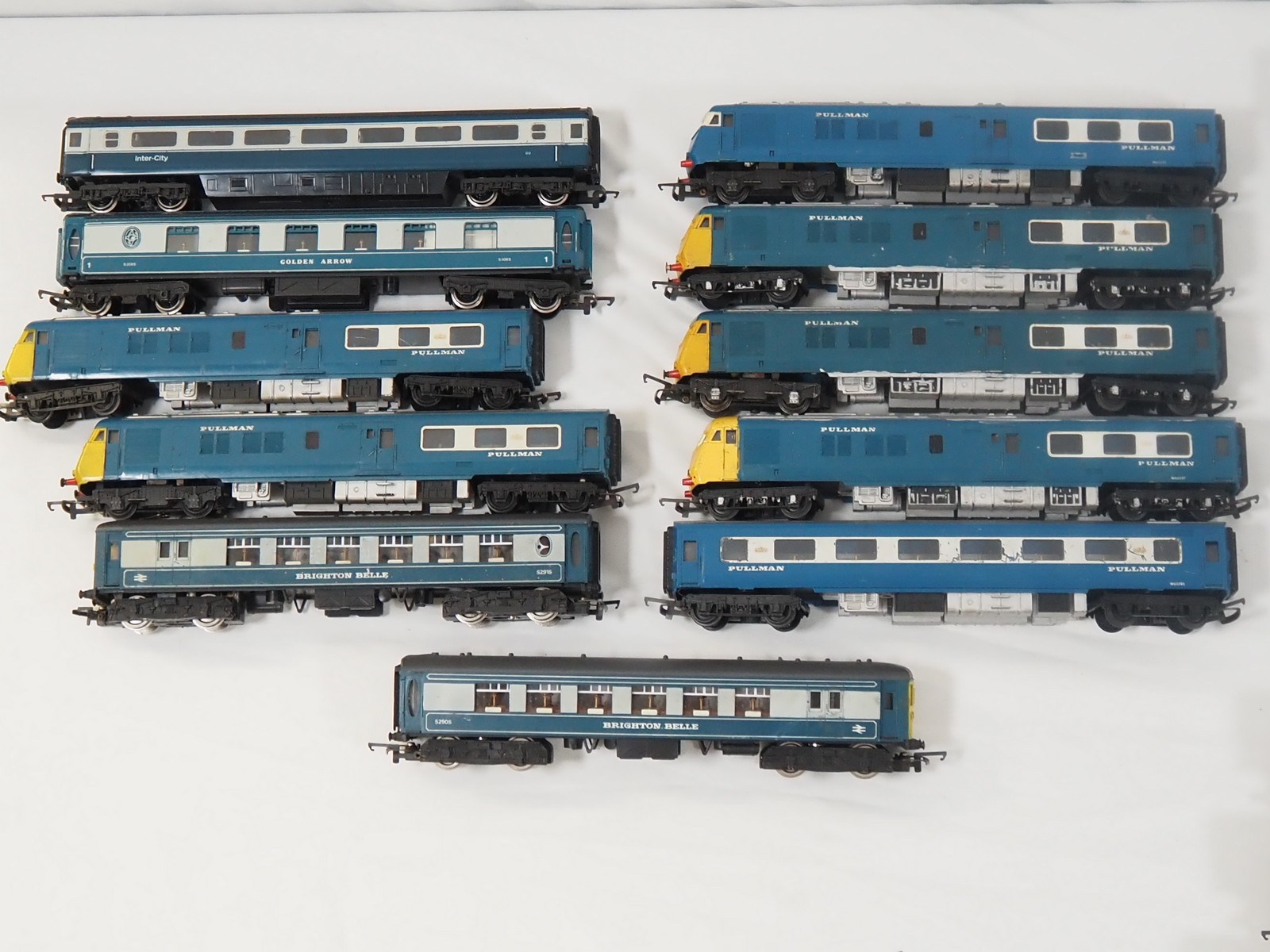 Lot 210 - OO gauge passenger and multiple units to