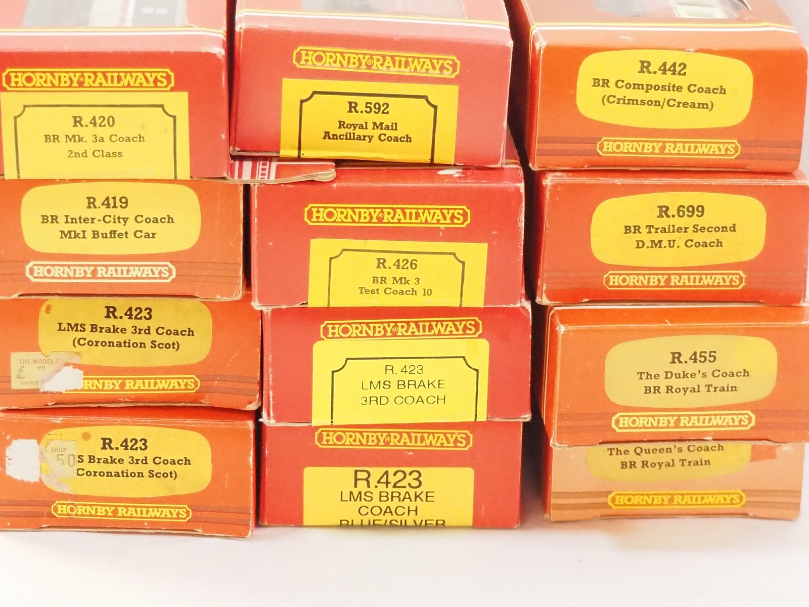 Lot 235 - OO gauge boxed passenger coaches by HORNBY,