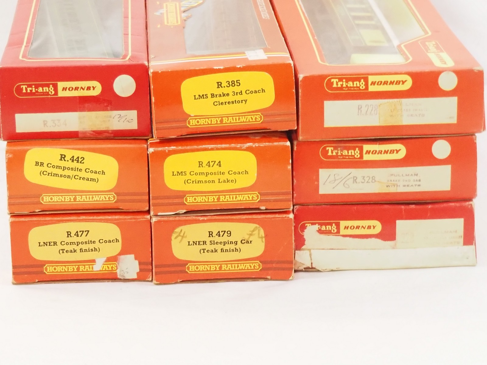 Lot 235 - OO gauge boxed passenger coaches by HORNBY,