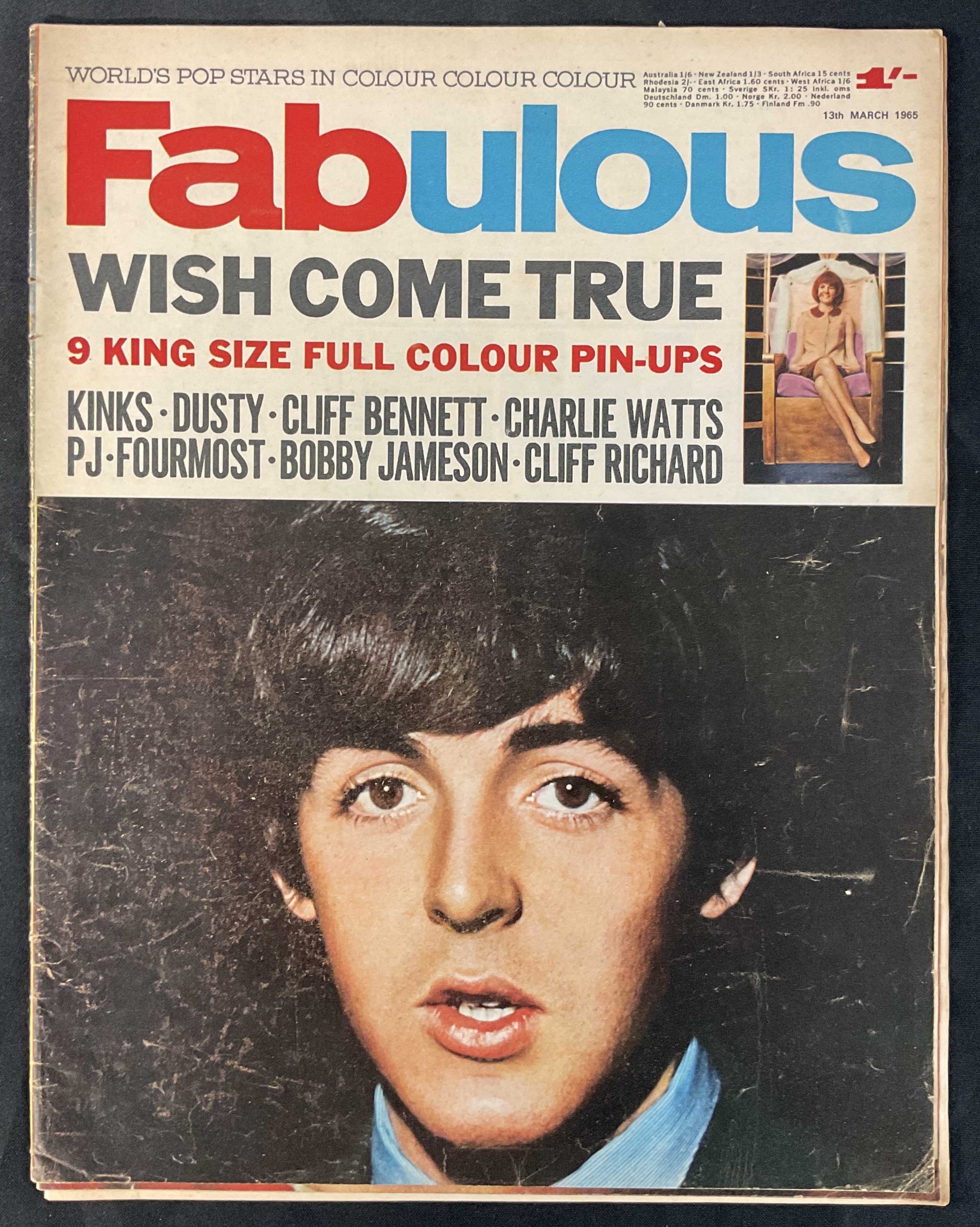 Lot 180 - A collection of 9 FABULOUS MAGAZINE