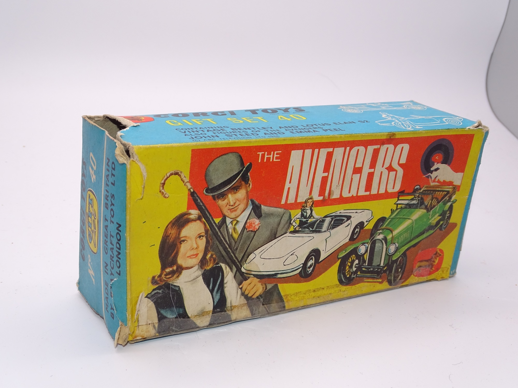 Lot 99 - A CORGI Toys GS 40 Avengers Gift Set with