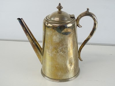 Lot 62 - An Elkington & Co. silver plated coffee pot (9"...