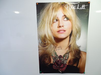 Lot 463 - A group of signed commercial / tour / album...