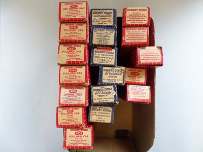 Lot 480 - A large group of HORNBY DUBLO and HORNBY ACHO...