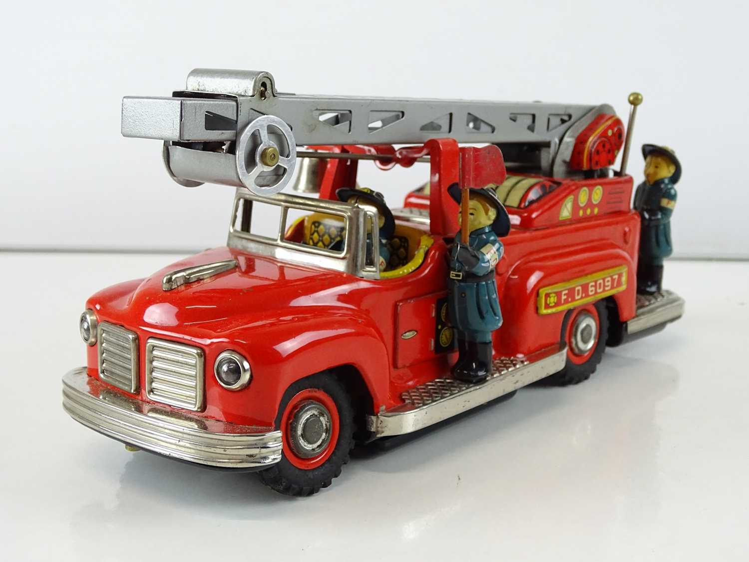 Lot 95 - A 1950s Japanese tinplate NOMURA battery...