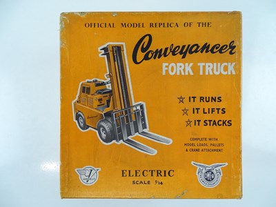 Lot 104 - A VICTORY MODELS battery operated Conveyancer...
